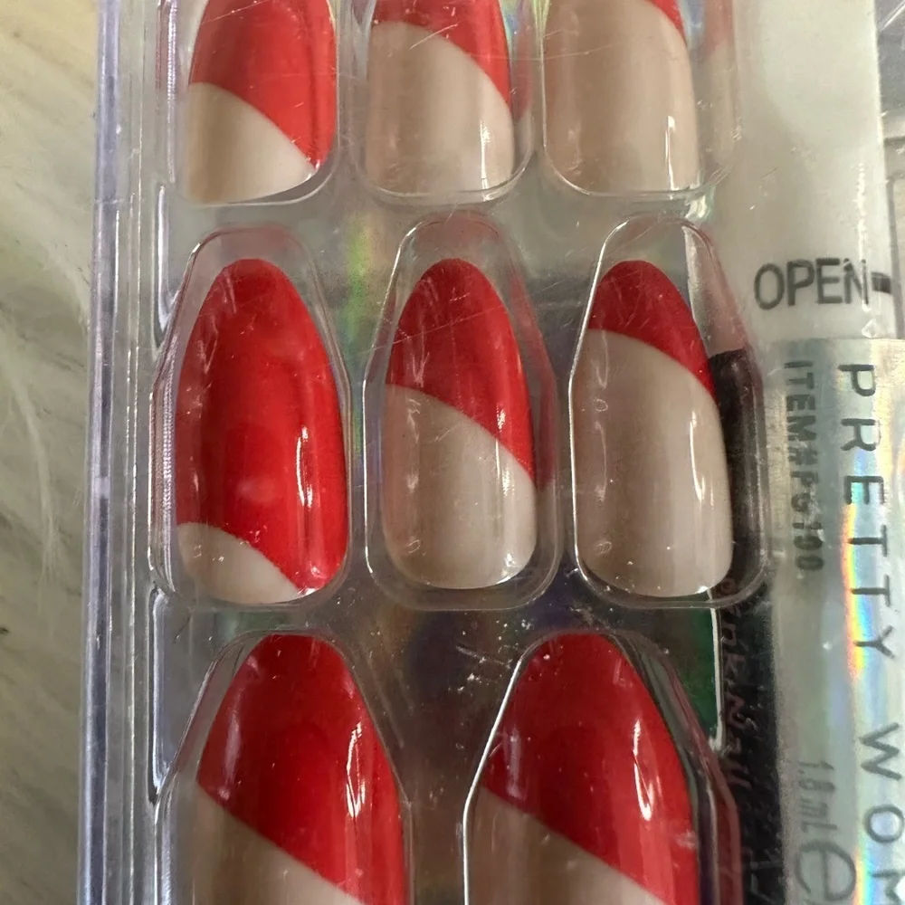 🩷5/$10 Red and Cream Faux Nails Set